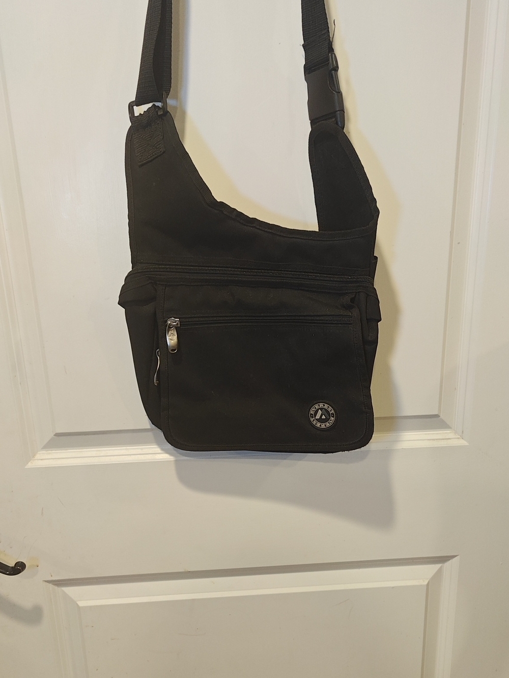 Y2K VTG Black Messenger Sling Bag with Adjustable Strap